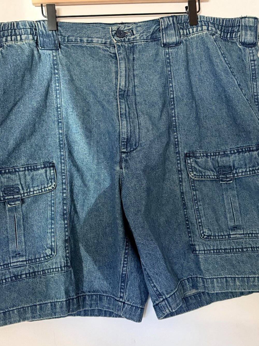 NWT The Foundry Supply Co. Medium-Wash Denim Cargo Shorts, Men's Waist Size 48